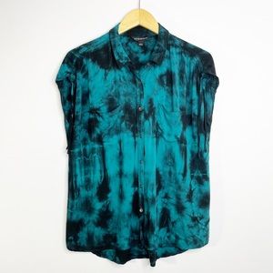 ROCK & REPUBLIC Cap Sleeve Tie Dye Button Down Blouse - Size Large